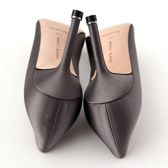 MANOLO BLAHNIK| Dark Gray Satin Hangisi Jewel
Buckle Rhinestone Pumps US 10 - Picture 12 of 14